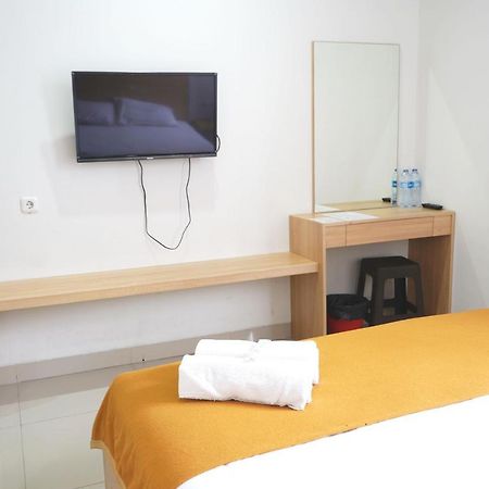 Urooms Tanah Abang Jakarta Exterior photo
