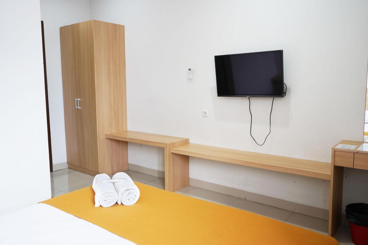 Urooms Tanah Abang Jakarta Exterior photo
